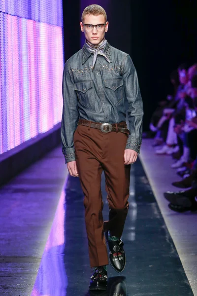 Look 40